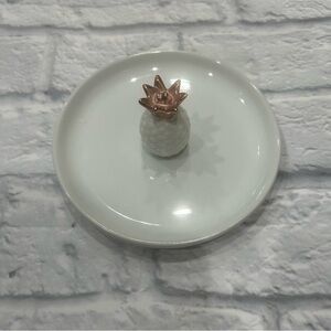 White Ceramic Pineapple Ring Holder